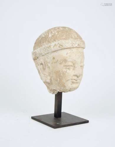 Tête d'homme, la coiffe serrée par un bandeau Stuc Gandhara, Ier - V° siècle Certificat H 17 cm