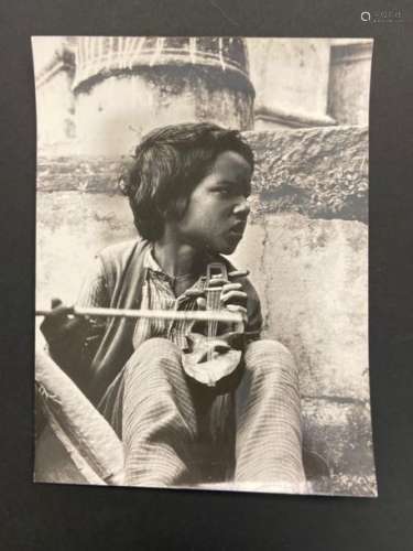 Trois photographies D' enfants népalais à l'ouverture du Tibet, 1982