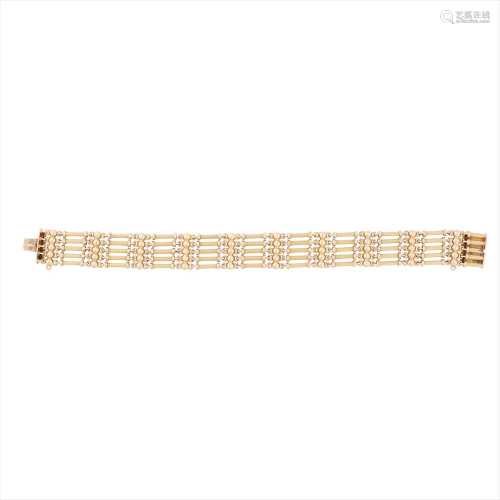 A Victorian link bracelet