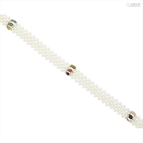 A 14ct cultured pearl necklace