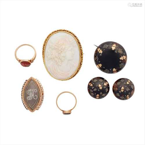 A collection of antique jewellery