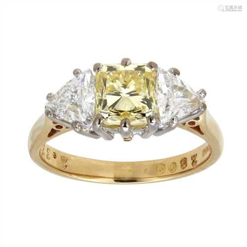 A yellow and colourless diamond set ring