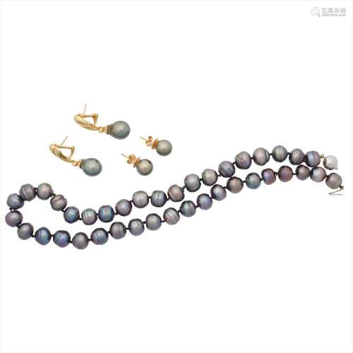 A part suite of Tahitian pearl jewellery