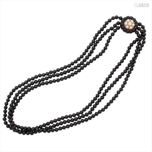 A 9ct gold onyx and pearl set necklace