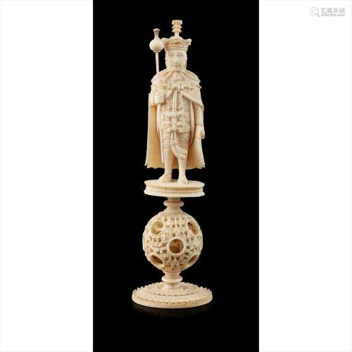 Y RARE CANTON CARVED IVORY PUZZLEBALL CHESS KING PIECE QING DYNASTY, 19TH CENTURY