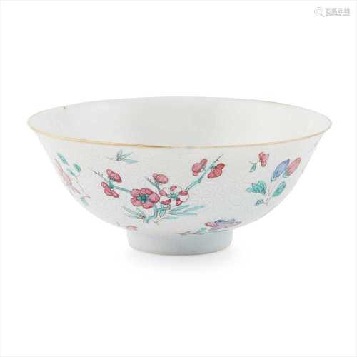 FAMILLE ROSE WHITE-GROUND SCRAFFIATO 'FLOWER' BOWL LATE QING DYNASTY-REPUBLIC PERIOD, 19TH-20TH