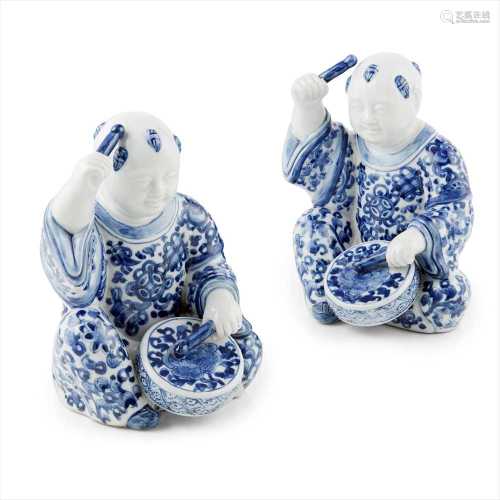 PAIR OF BLUE AND WHITE FIGURES OF BOYS