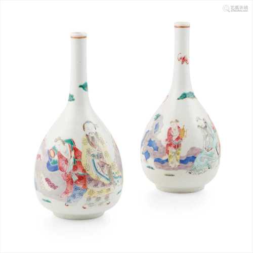 PAIR OF FAMILLE ROSE BOTTLE VASES LATE QING DYNASTY-REPUBLIC PERIOD, 19TH-20TH CENTURY