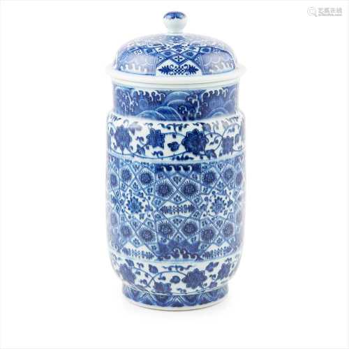 BLUE AND WHITE JAR WITH LID LATE QING DYNASTY-REPUBLIC PERIOD, 19TH-20TH CENTURY