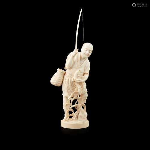 Y IVORY OKIMONO OF A FISHERMAN MEIJI PERIOD