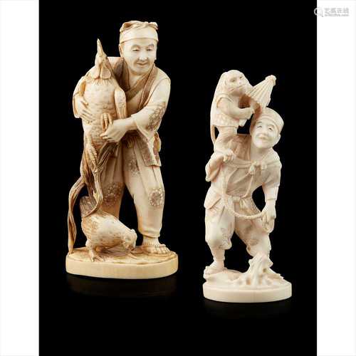 Y PAIR OF JAPANESE IVORY OKIMONO MEIJI PERIOD