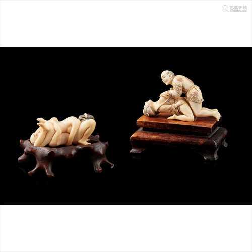 Y PAIR OF JAPANESE IVORY SHUNGA OKIMONOS MEIJI PERIOD