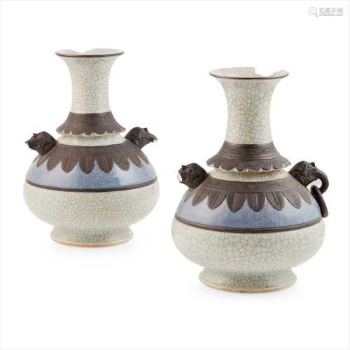 PAIR OF CRACKLE GLAZE VASES LATE QING DYNASTY-REPUBLIC PERIOD, 19TH-20TH CENTURY