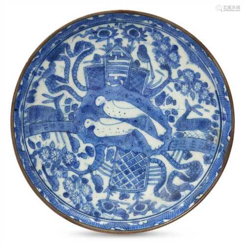 SAFAVID BLUE AND WHITE UNDERGLAZE-PAINTED POTTERY DISH PERSIA, 17TH CENTURY