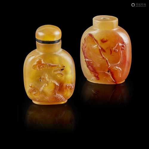 GROUP OF TWO CHALCEDONY SNUFF BOTTLES QING DYNASTY, 19TH CENTURY