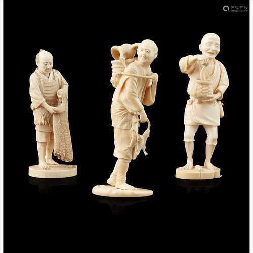 Y GROUP OF JAPANESE IVORY OKIMONO OF FISHERMEN MEIJI PERIOD