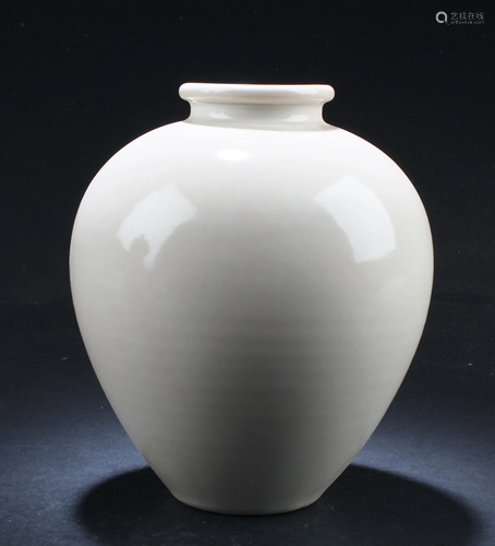 An Old Chinese Ding Yao Porcelain Jar