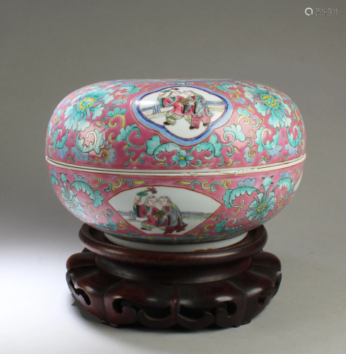 Chinese Porcelain Box with wooden stand