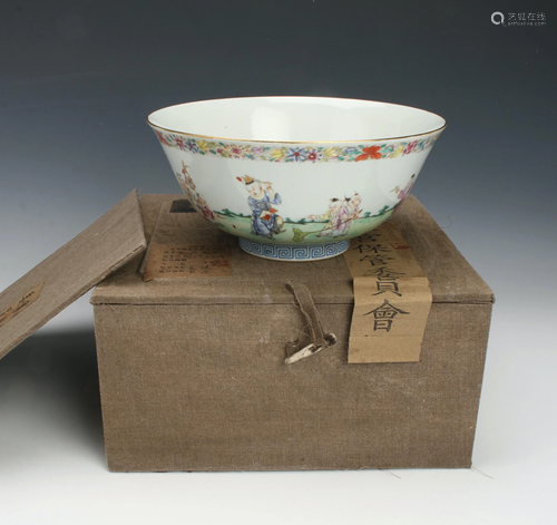 SCENIC PORCELAIN BOWL IN PRESENTATION BOX