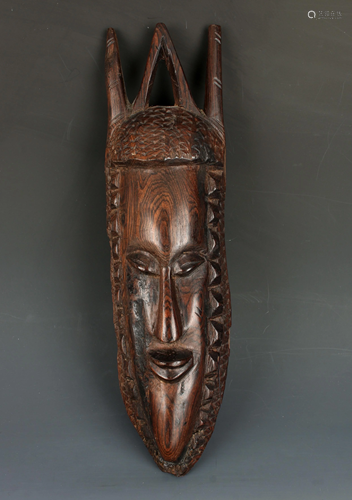 CARVED WOODEN AFRICAN MASK