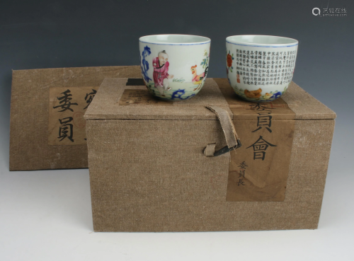 PAIR OF ROOSTER CUPS IN PRESENTATION BOX