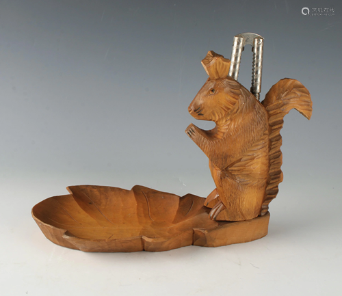 UNUSUAL VINTAGE SQUIRREL NUTCRACKER & TRAY