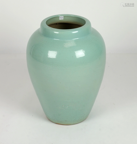 LARGE ROSEVILLE FLOOR VASE 18