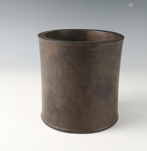 CYLINDRICAL WOODEN BRUSH POT