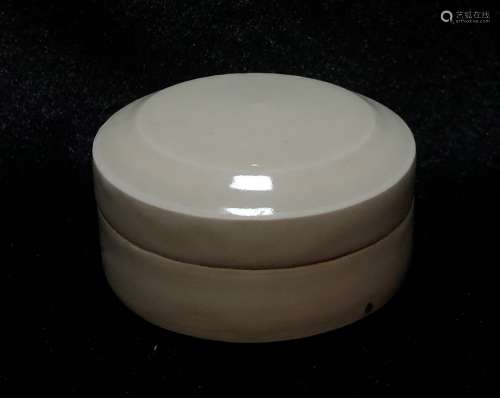 Glazed White and Tan Covered Porcelain Box