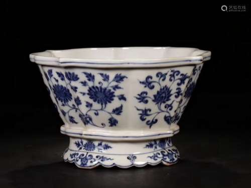 Chinese Blue and White Porcelain Flower Bowl With Mark