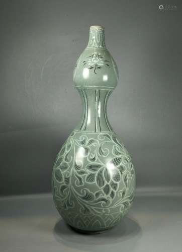 Korean Celadon Glazed Double Gourd Porcelain Vase