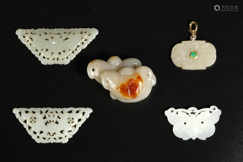 4 Chinese Qing White Jade Plaques & Caltrop Toggle