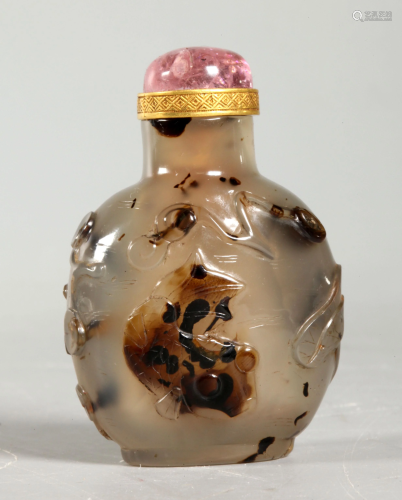 Chinese 18 C Suzhou Agate Goldfish Snuff Bottle