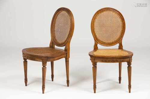 A pair of chairs