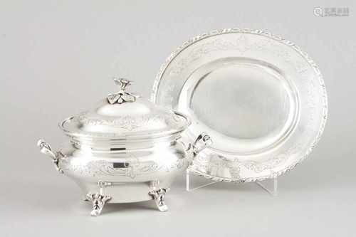 A small tureen with cover and tray