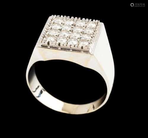 A diamond ring, set in white gold with 16 brilliant cut diamonds (0,80ct)