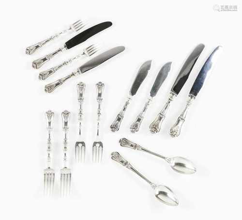 A 12 cover cutlery set