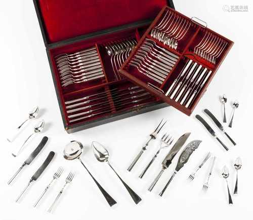 A 12 cover cutlery set