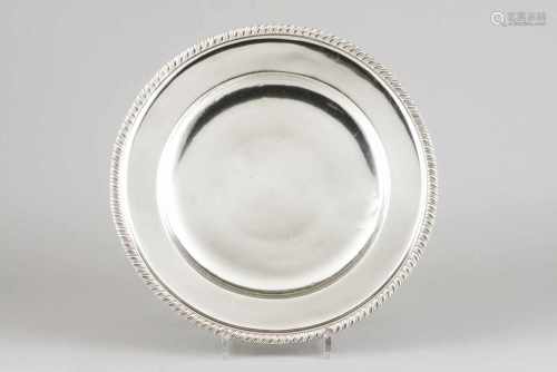 A serving plate