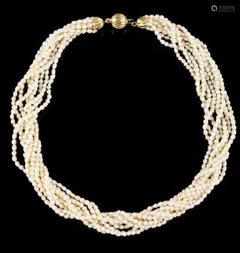 A twisted necklace with clasp