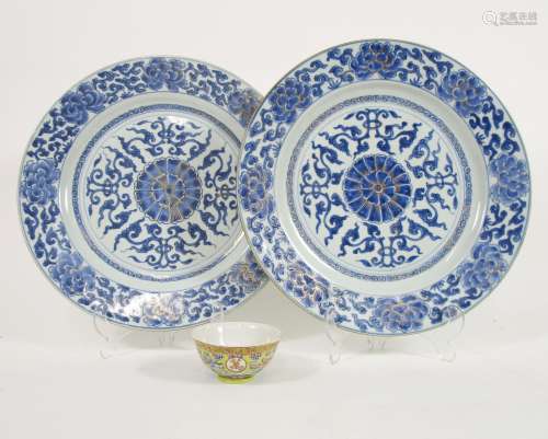 A pair of blue and white chargers and a small bowl 18th and 19th centuries