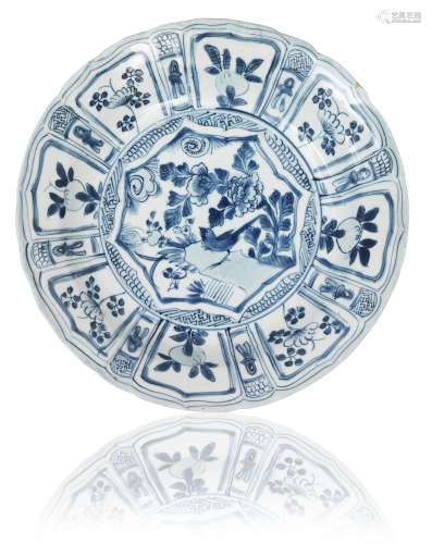 A Kraak porcelain saucer dish Early 17th century