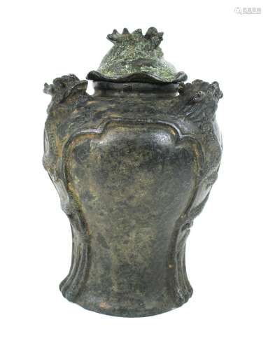 A bronze jar with cover (2)