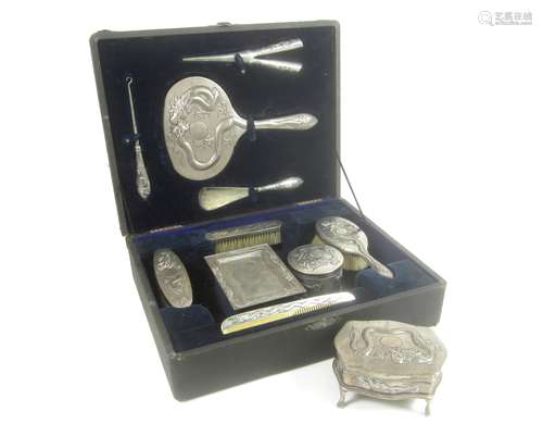 A silver brush set in presentation case Tuckchang, Shanghai, circa 1890-1915 (13)