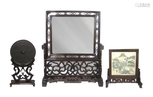 Two hongmu table screens together with a bronze mirror on stand Late 19th/ early 20th century (6)