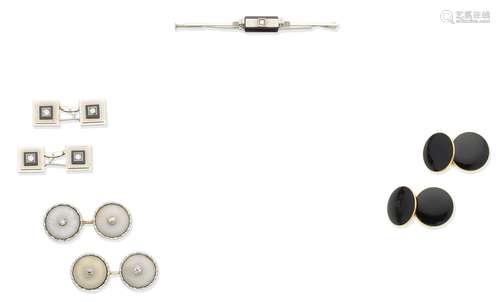 A collection of cufflinks and a tiepin (5)