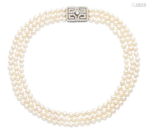 A cultured pearl necklace with a diamond clasp