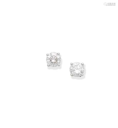 A pair of diamond earstuds