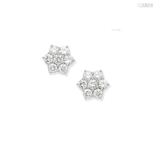 A pair of diamond cluster earstuds