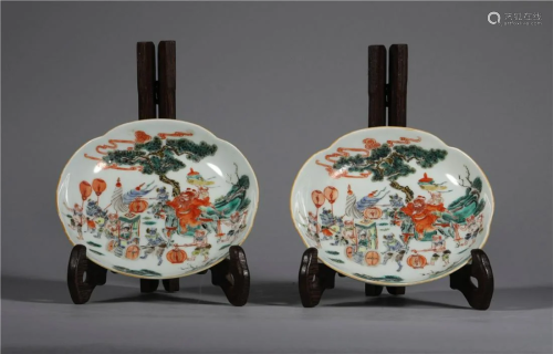 Pair Famille Rose Plate